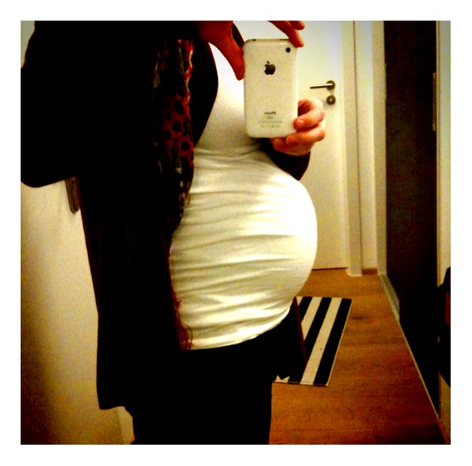 Babybauch 27 Schwangerschaftswoche